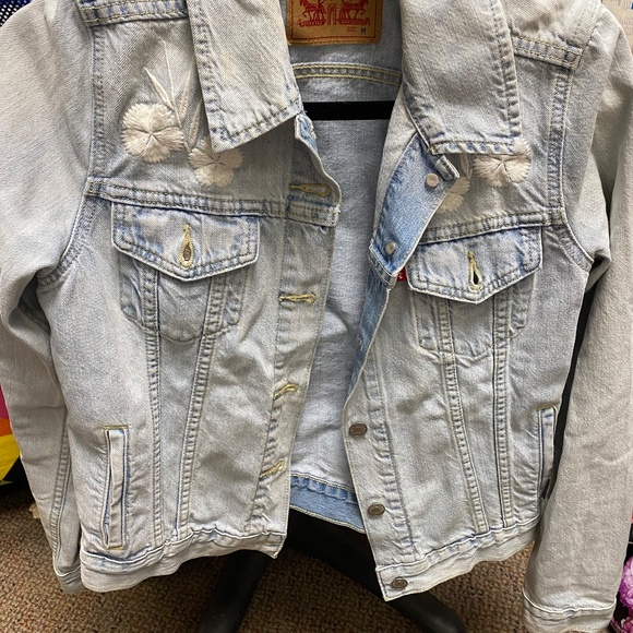 Levi's  Light Blue Demin Embroidered Jean Jacket Size M - Picture 1 of 5